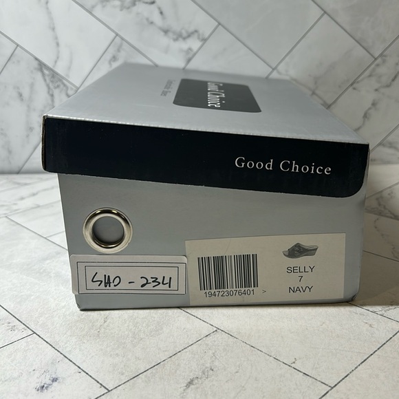 NWT Good Choice Womens Selly Navy Floral Applique Wedge Sandals Size 7M - Picture 9 of 9